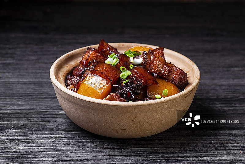 美味的土豆红烧肉图片素材