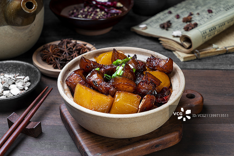 美味的土豆红烧肉图片素材