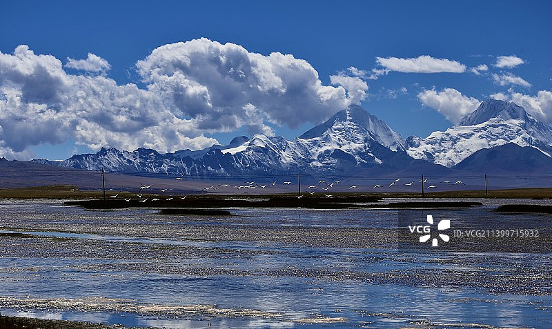 喜马拉雅山北麓神秘的高原湖泊——多庆措图片素材