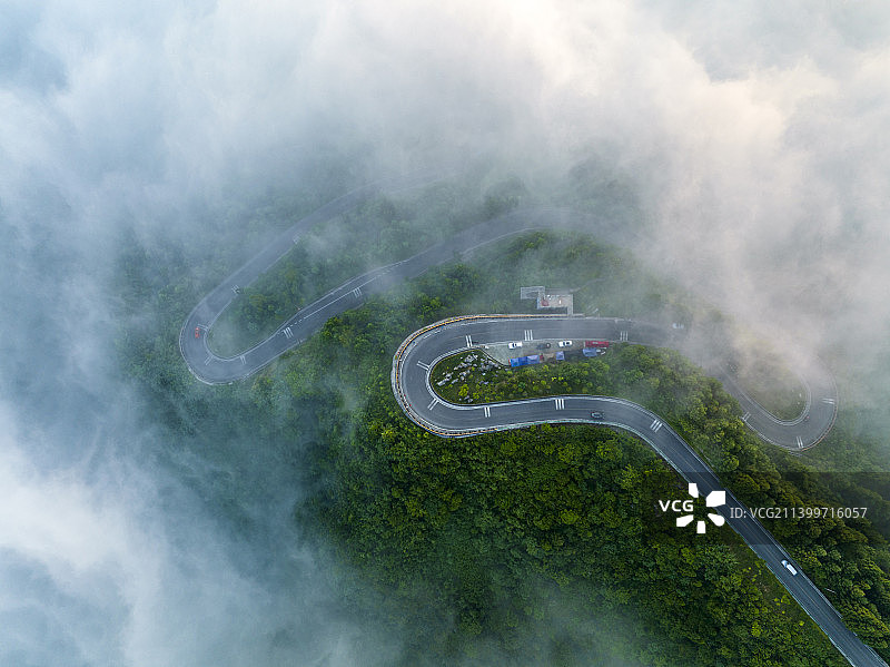 路在云端图片素材