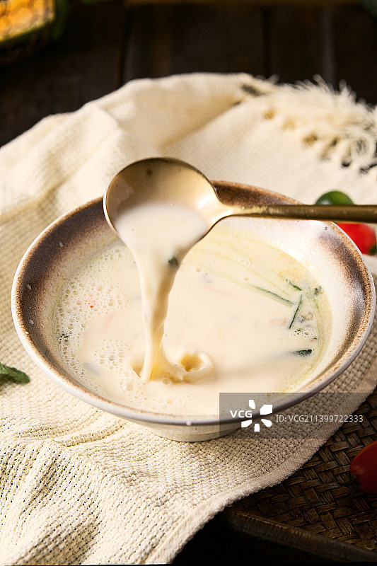 东南亚菜异域料理莫吉托港式奶茶咖喱牛腩冬阴功汤柠檬鱼泰国菜图片素材