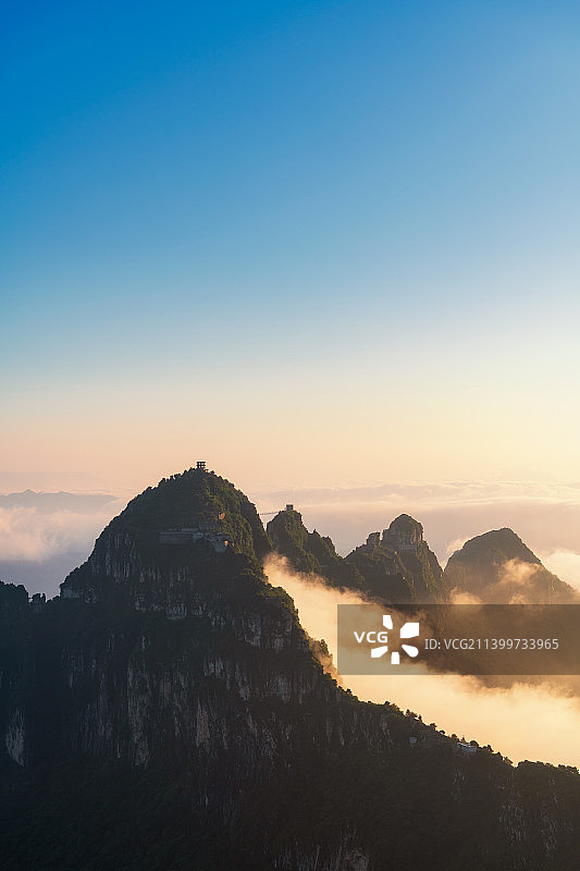 太行山脉河南省新乡段辉县沙窑乡小井村轿顶山景区夏季云海户外风光图片素材