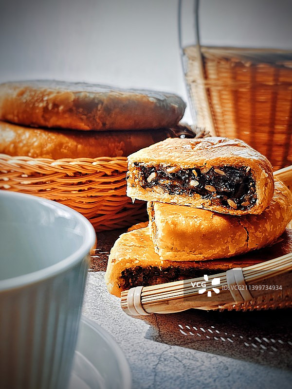 粤式古法虾饼～潮汕老店特产，用料十足，口味纯正。图片素材