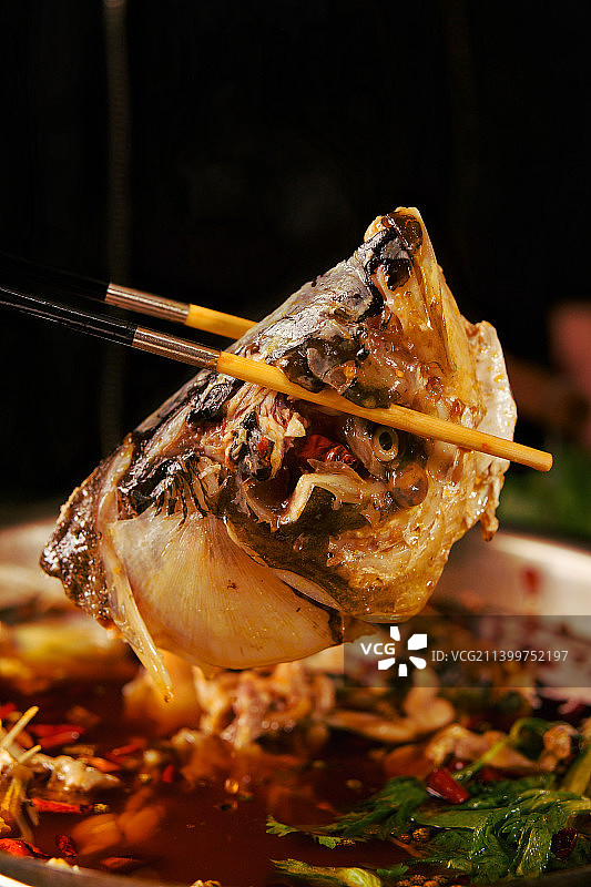 冷锅鱼冷锅蛙美蛙蛙蛙鸡暗调复古美食仔姜藤椒锅麻辣冷锅鱼火锅鱼头耗儿鱼图片素材