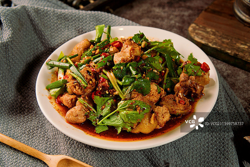 攀枝花野菜铜火锅 川南特色美食 野菜盛宴 野菜火锅合集 腊肉 腊蹄 腊排图片素材