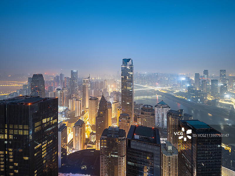 重庆市渝中区联合国际云端之眼观景台城市全景图图片素材