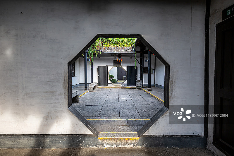 浙江绍兴鲁迅故里鲁迅故居（周家新台门）：八角门图片素材