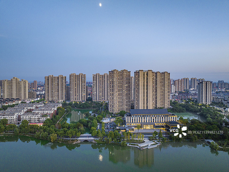 安徽芜湖湾沚东湖公园城市风光日落夜景图片素材