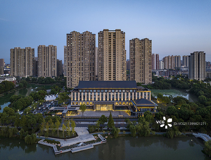 安徽芜湖湾沚东湖公园城市风光日落夜景图片素材