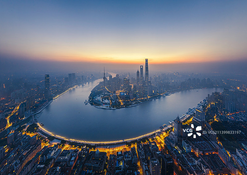 航拍视角下的上海黄浦江两岸城市天际线日出晨曦图片素材
