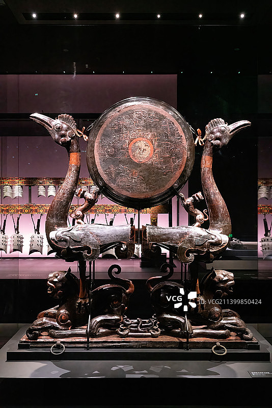 彩绘漆木虎座鸟架鼓-2002年枣阳九连墩2号墓出土春秋战国时期文物古董古代乐器图片素材