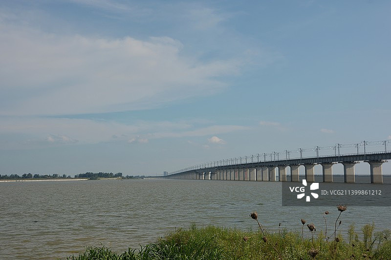 多云天气下的浩吉铁路图片素材