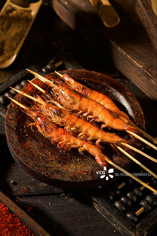 烤羊肉串 烤羊腿 烤羊排 鸡中翅 烤鸡爪 生蚝 高压锅生蚝 烤蝉蛹宵夜图片素材