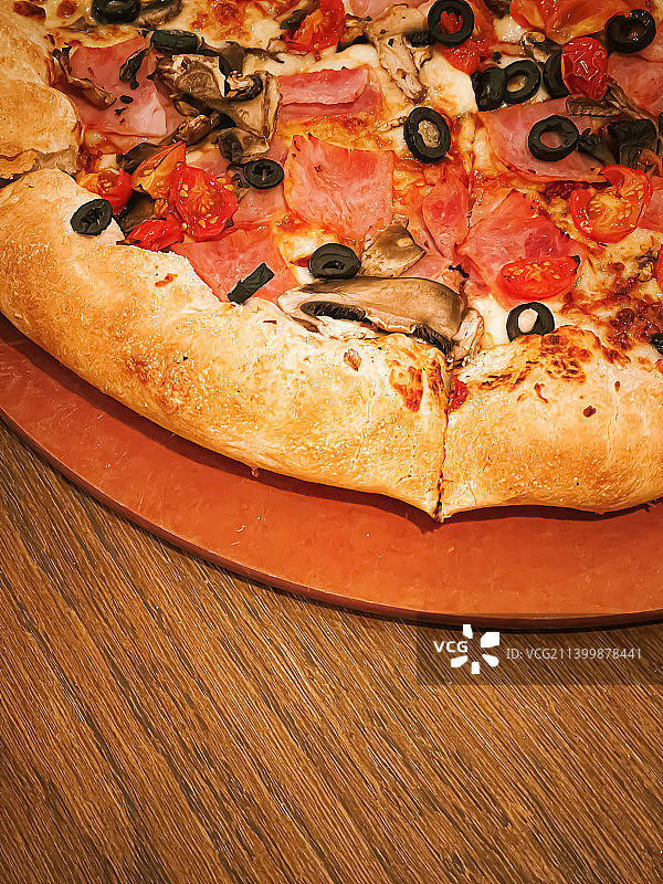 奶酪馅饼披萨，美食图片素材