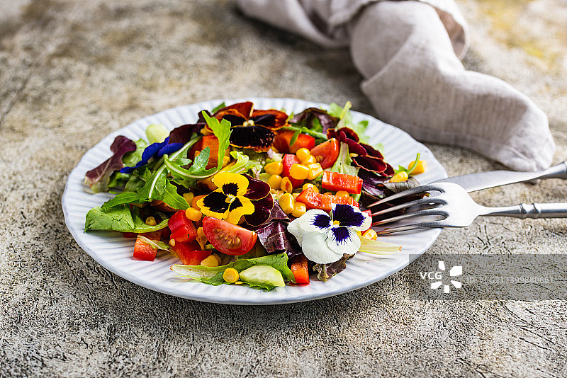 盘中沙拉特写图片素材