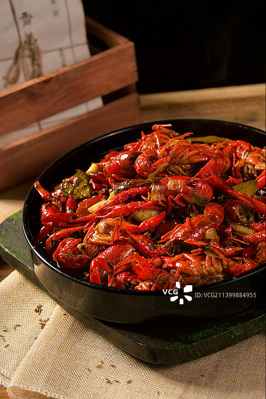 四川成都宜宾把把烧 宵夜美食 夜生活 烧烤 烤串 江湖菜 炭火烤肉 爆炒龙虾 扎啤图片素材