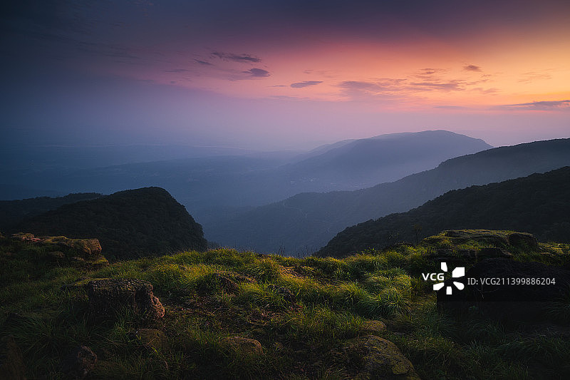 印度梅加拉亚邦日落时分山脉风光图片素材