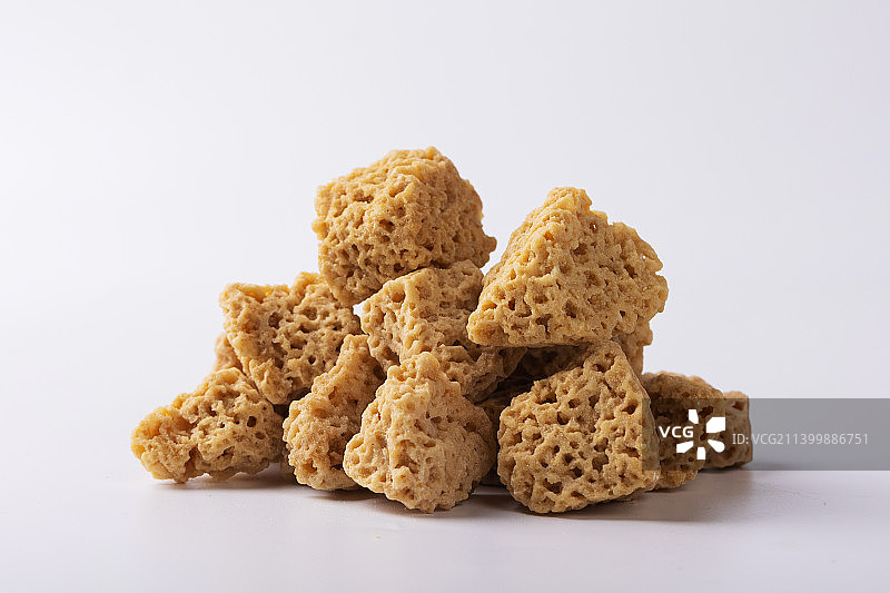 石蜂糖白底图静物摄影图片素材