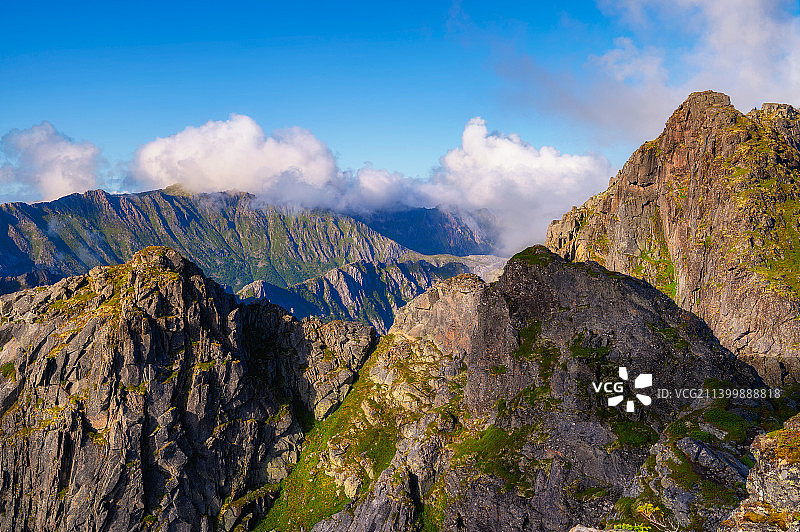 挪威罗弗敦群岛Festvagtinden山顶图片素材