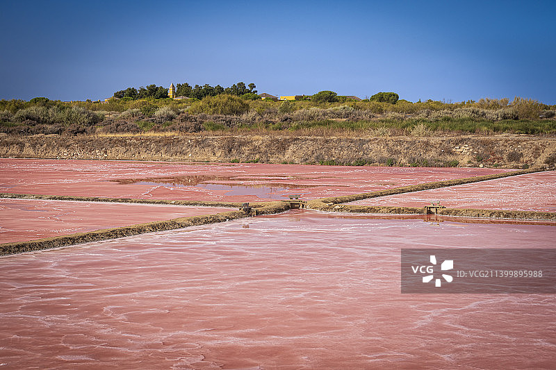 葡萄牙塔维拉的田野风光，蓝天白云图片素材