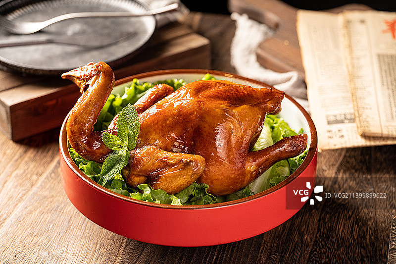 广州广东传统 经典美食 牛杂煲 牛腩煲 砂锅煲 炸鱼皮 咖喱虾 脆皮乳鸽图片素材