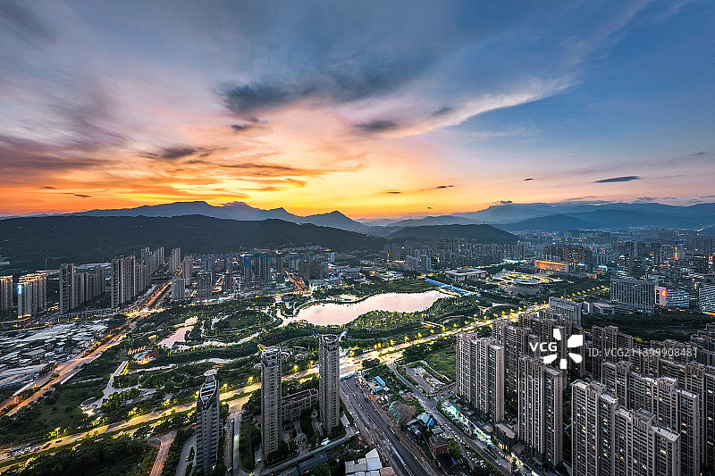 夕阳下的中国福建龙岩新罗区风光图片素材