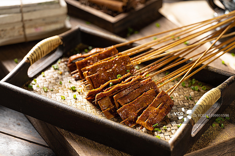 夜宵 江湖菜 夜生活 美食 下酒菜 卤菜 烧烤 小龙虾 干锅 烤鱼 炒螺蛳 炒花甲图片素材