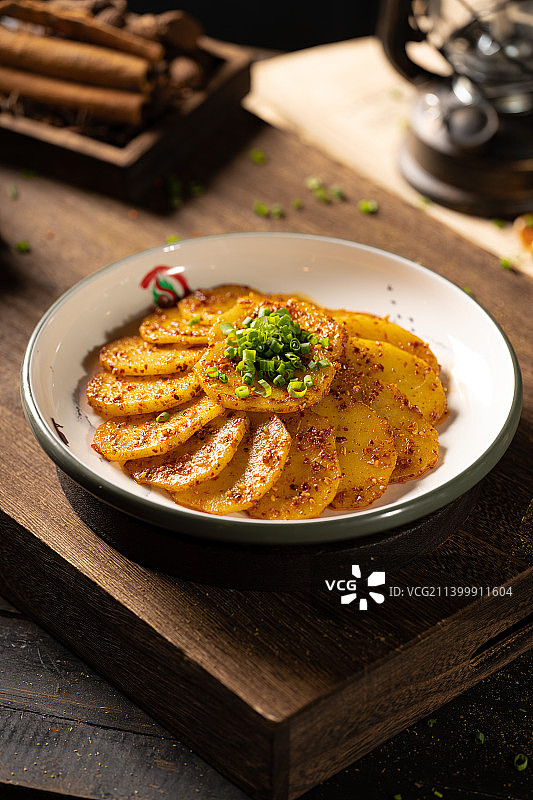 夜宵 江湖菜 夜生活 美食 下酒菜 卤菜 烧烤 小龙虾 干锅 烤鱼 炒螺蛳 炒花甲图片素材