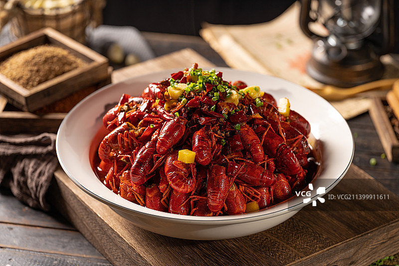 夜宵 江湖菜 夜生活 美食 下酒菜 卤菜 烧烤 小龙虾 干锅 烤鱼 炒螺蛳 炒花甲图片素材