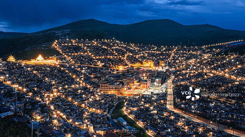 色达佛学院之夜图片素材