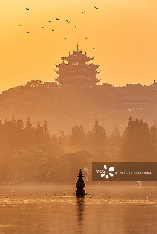 西湖 三潭印月 城隍阁日出图片素材