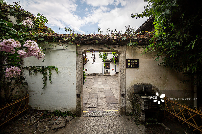 浙江绍兴鲁迅故里三味书屋（寿家台门）：石门图片素材