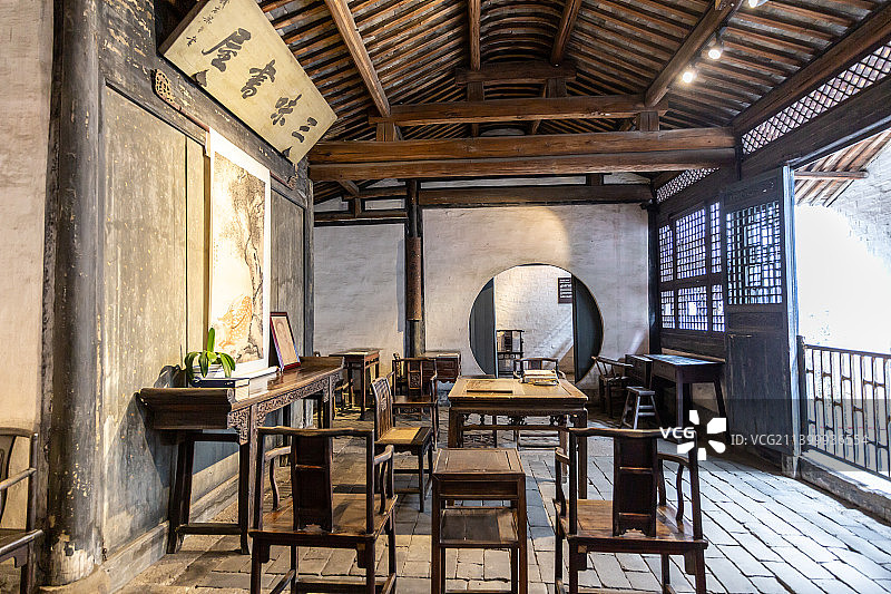 浙江绍兴鲁迅故里三味书屋：内景（寿镜吾曾在此设馆教书）图片素材