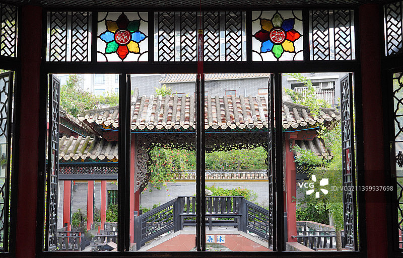 清晖园古典园林中的古建花亭图片素材