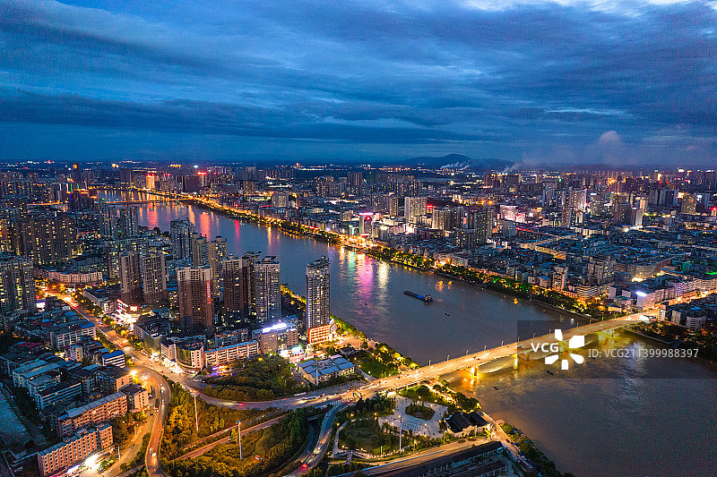 航拍衡阳船山大道湘江大桥夜景-天际线图片素材