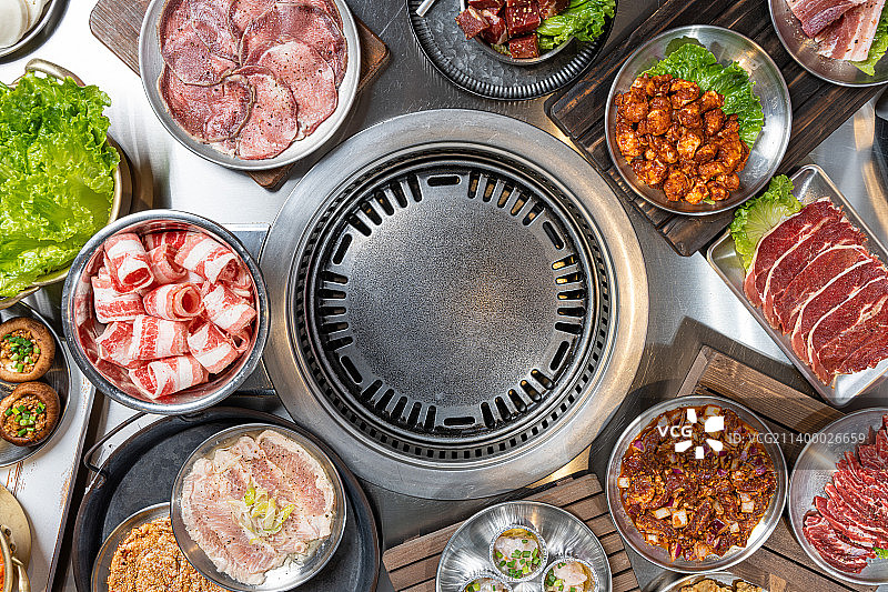 韩式烤肉 韩国烤肉 街头大排档 韩国美食 烤肉 烧肉 肥牛卷 一盆烤肥牛 烤牛肉 韩式五花肉图片素材