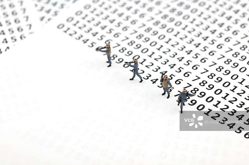 微缩世界安保人员保护信息安全图片素材