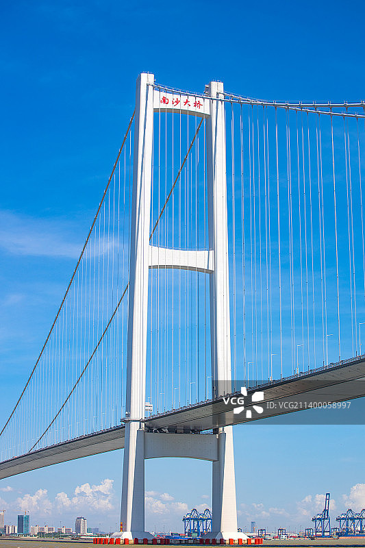 广东珠江狮子洋上的南沙大桥图片素材
