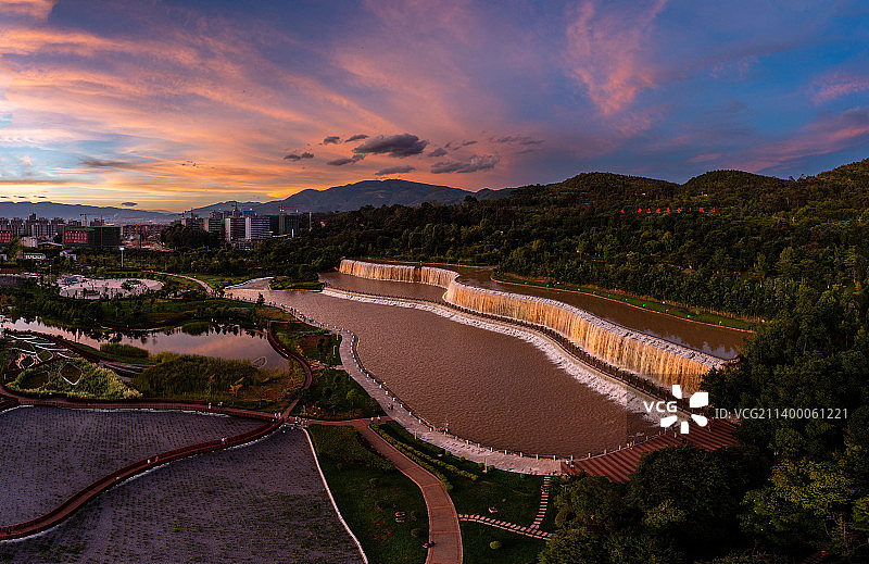 云南省玉溪市红塔区两湖大瀑布图片素材