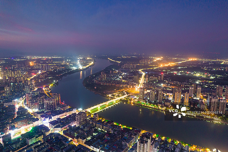 湖南省衡阳市船山大道湘江大桥夜景航拍图片素材