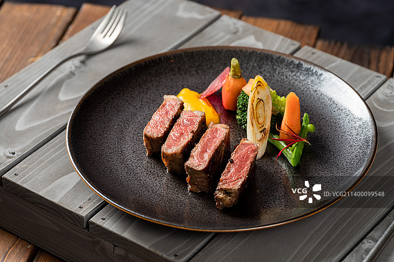 西餐 西方美食 烤牛排 餐酒吧 精酿啤酒 美式粗犷烤肉 T骨牛排 西式烤鸡 烤春鸡 奶油蘑菇汤 海鲜图片素材