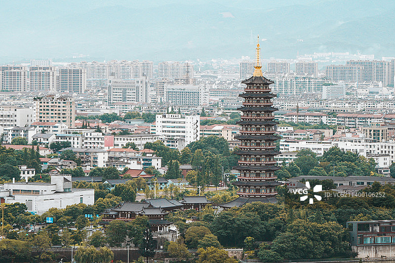 航拍视角下的万佛塔图片素材