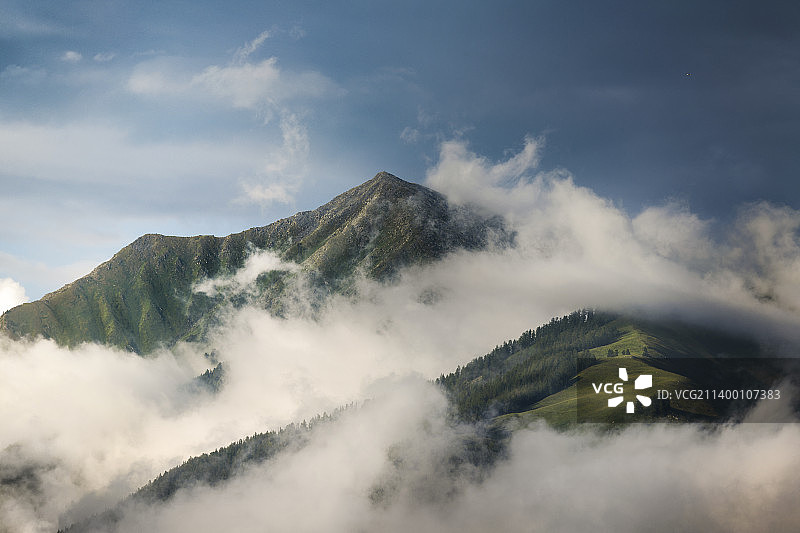 新疆禾木云雾图片素材