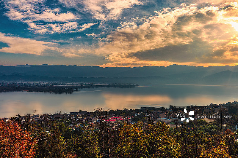 云蒸霞蔚：西昌邛海图片素材