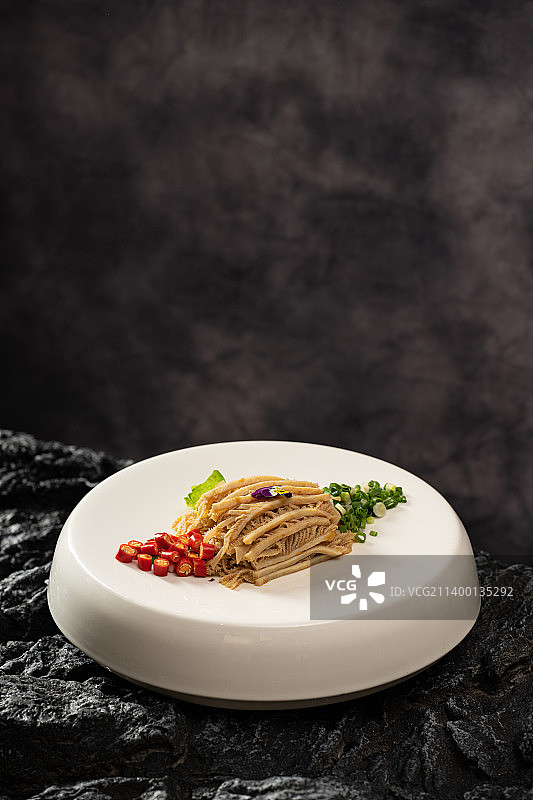 高端暗调私房菜 创意菜 私房餐厅 昂贵 昂贵食材 鲨鱼皮 和牛 干鲍 辽参图片素材