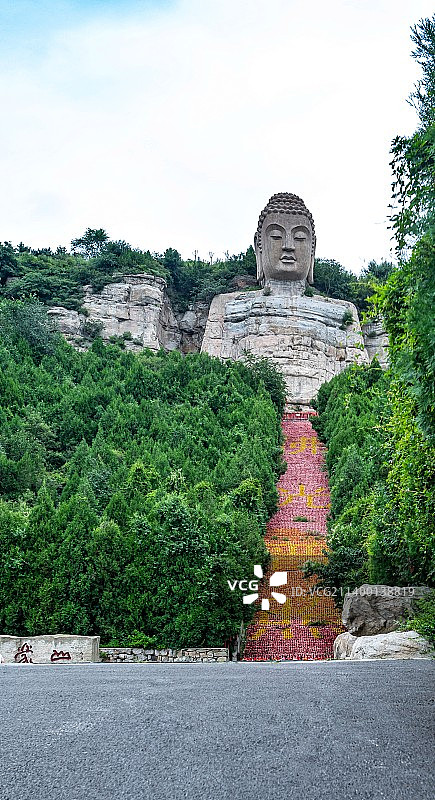 纯净天空背景下的山西太原蒙山大佛景点蒙山风景区图片素材