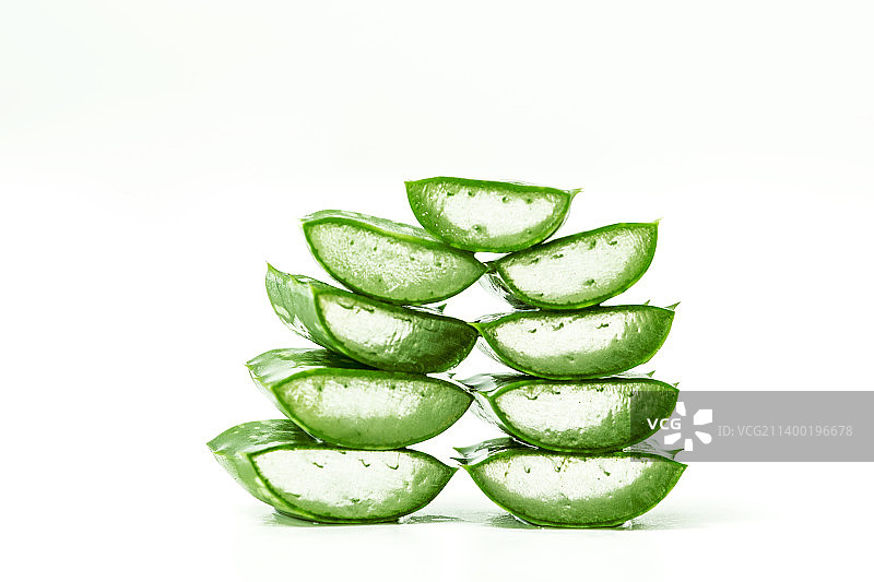 新鲜绿色芦荟切片图片素材