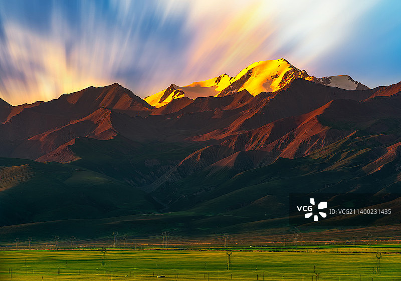 青海海北门源县祁连山岗什卡雪峰落日风光图片素材