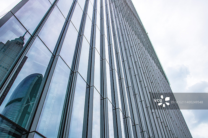 仰视壮丽大气的广州珠江新城摩登城市建筑图片素材