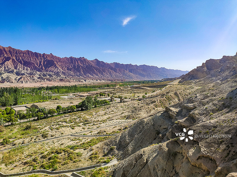 新疆阿克苏地区拜城县克孜尔石窟近景图片素材